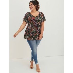 NWT Torrid Size 1x (14-16) Black Floral Textured Stretch Rayon Babydoll Top